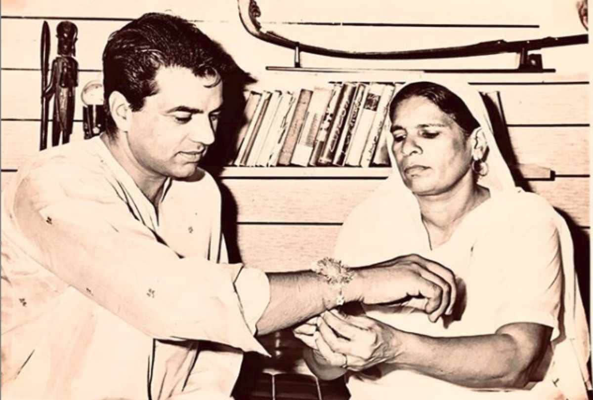 dharmendra share photo with his rakhi sister on rakshabandhan
