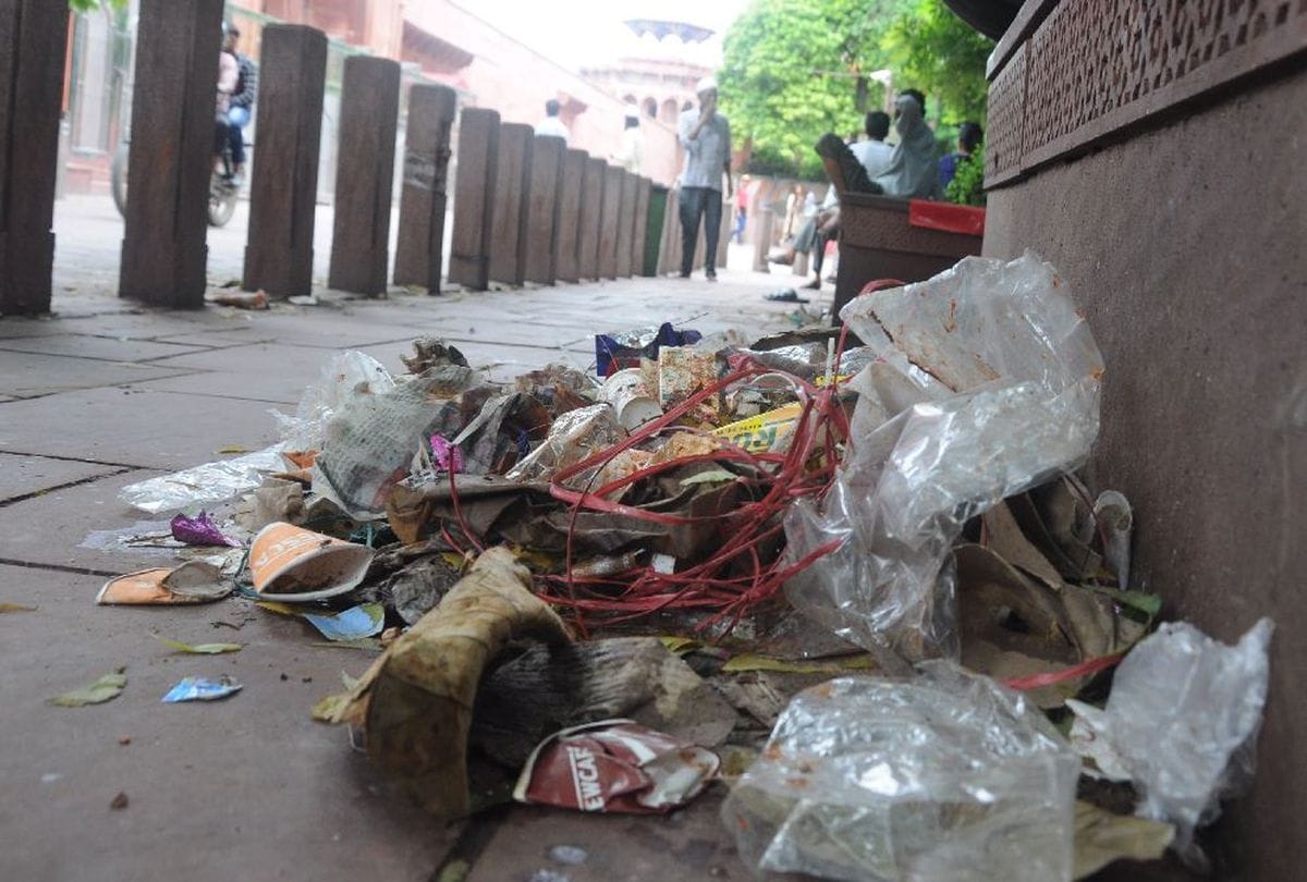 Sweepers Strikes Garbage Dump Outside Tajmahal In Agra