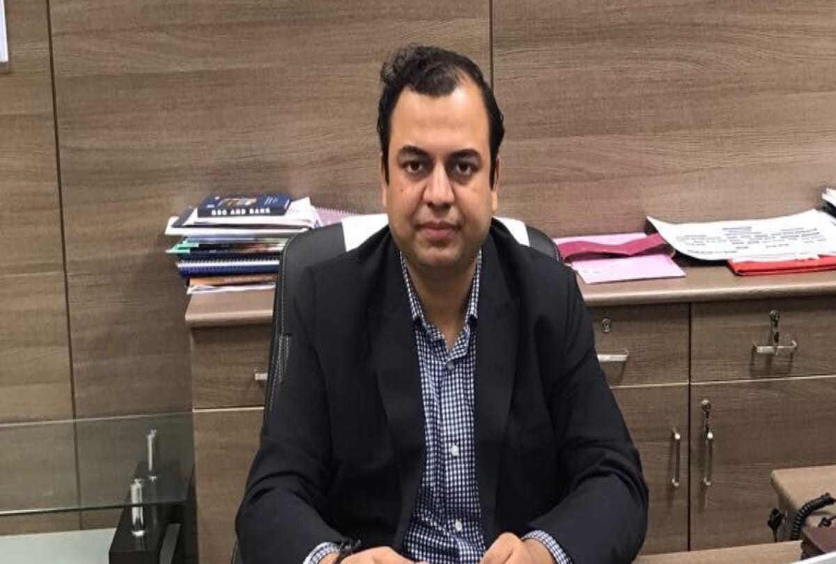 Gujarat Government suspends IAS Gaurav Dahiya in case of double marriage and fraud