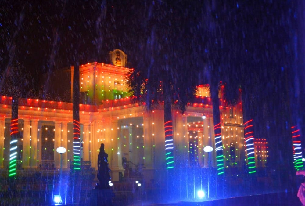 lucknow prepares for independence day celebration, buildings in tri colour lightning