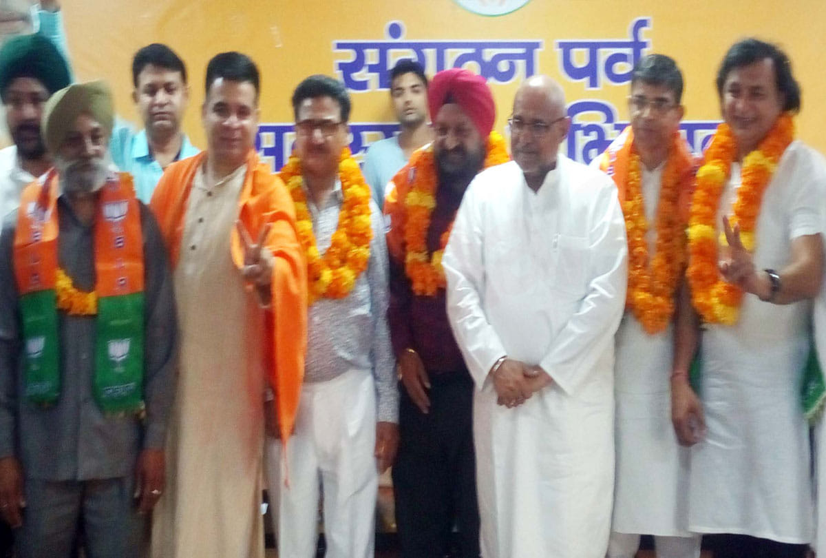 several congress leaders join bjp in jammu, avinash rai khanna targets on article 370