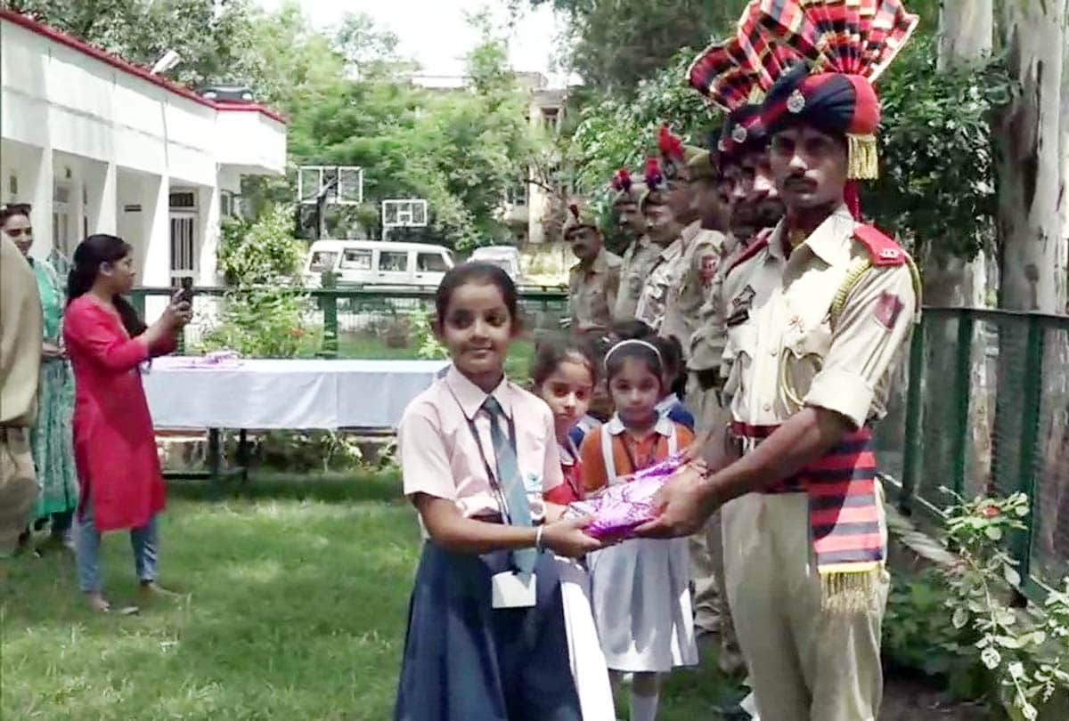 KATHUA School students in district celebrate RakshaBandhan with security personnel
