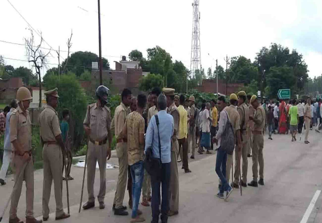 Villagers caught fleeing kidnapping of school students in kanpur dehat