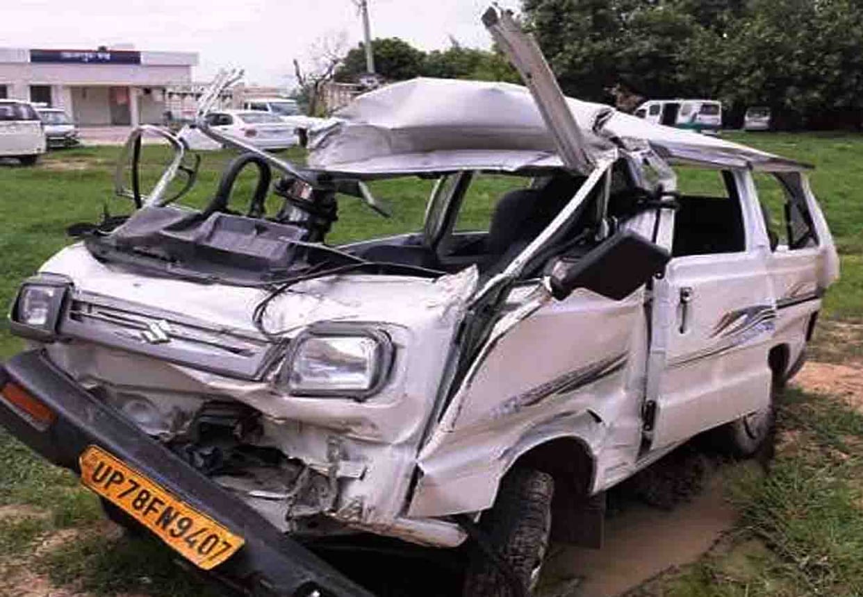 road accident in kanpur dehat, three people died and many injured