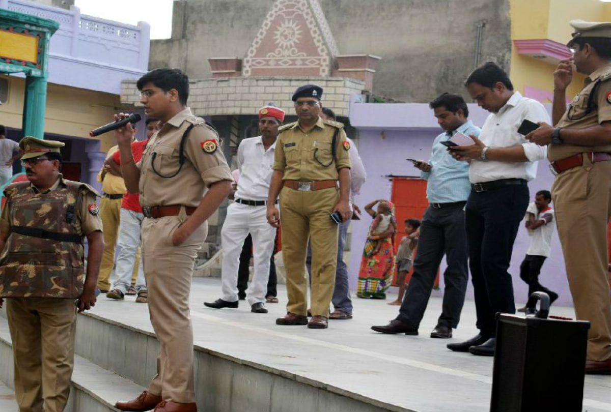 Independence day 2019 Red card handed over to 100 people in Kasganj