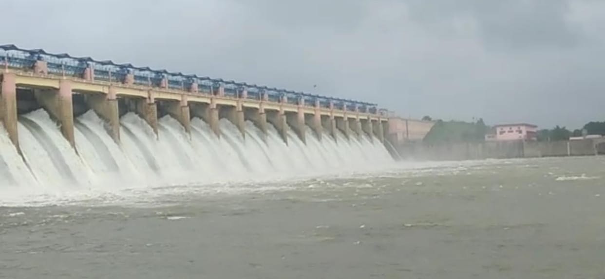 20 Gates of Matatila dam opened,  alert