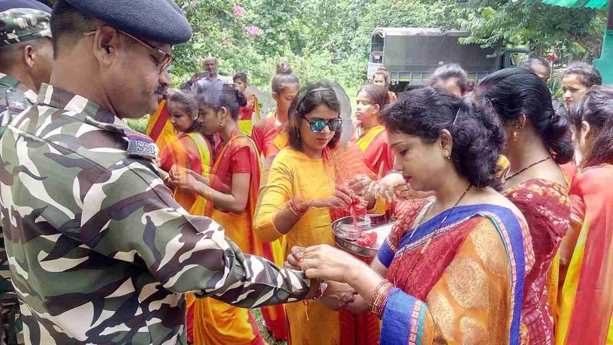 Sisters ties Rakhi to brothers on Nepal Border