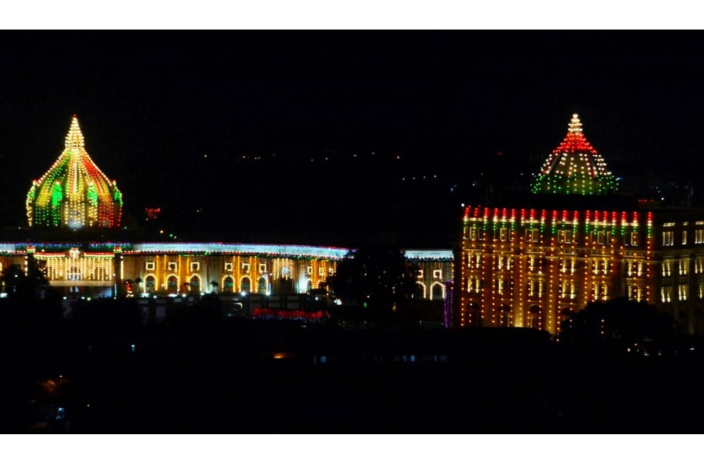 lucknow prepares for independence day celebration, buildings in tri colour lightning