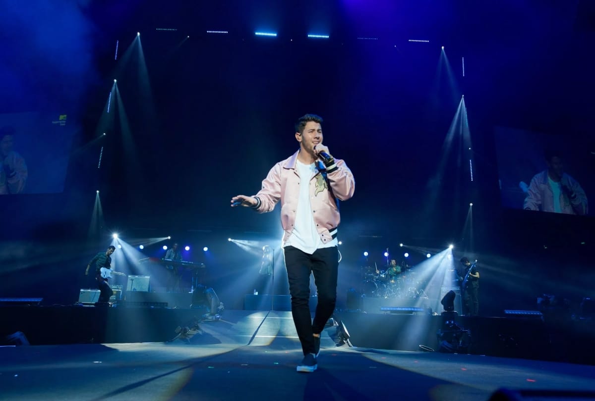 Priyanka Chopra video calls husband Nick Jonas before he performs for Happiness Begins Tour