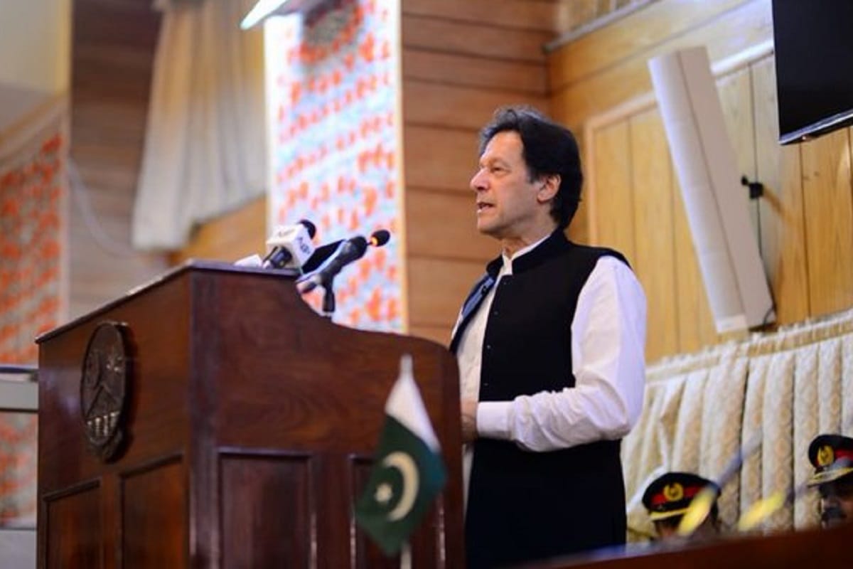 pakistan PM  imran khan has not forgotten Sarfaraz ahmed decision to bat second against India