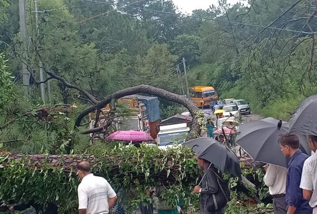 landslides in himachal pradesh three national high ways and 52 other roads closed