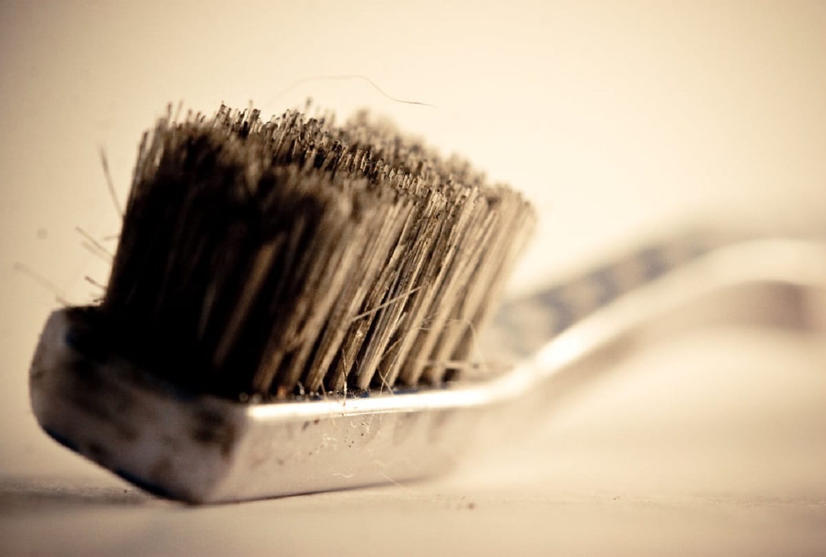 Doctors remove Toothbrush from man stomach that he swallowed 20 years ago in China