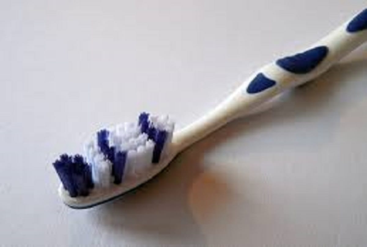 Doctors remove Toothbrush from man stomach that he swallowed 20 years ago in China