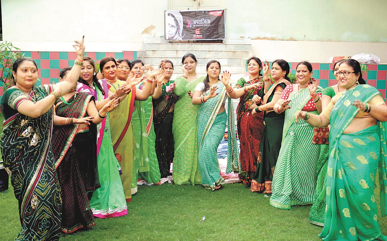 Kajri echoed on the beat of Dholak during the festival
