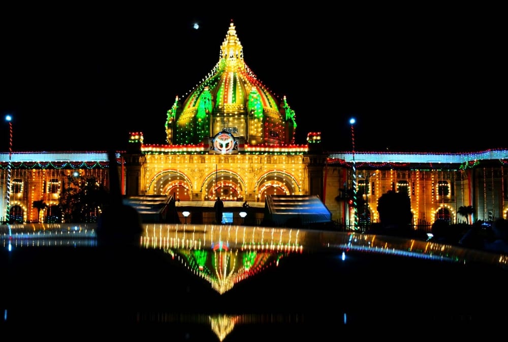 lucknow prepares for independence day celebration, buildings in tri colour lightning