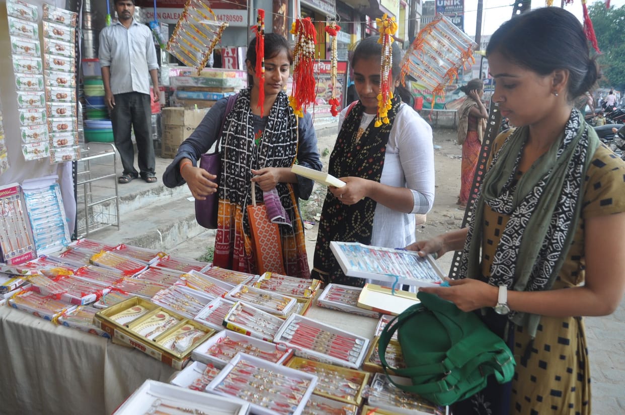 mau news raksha bandhan