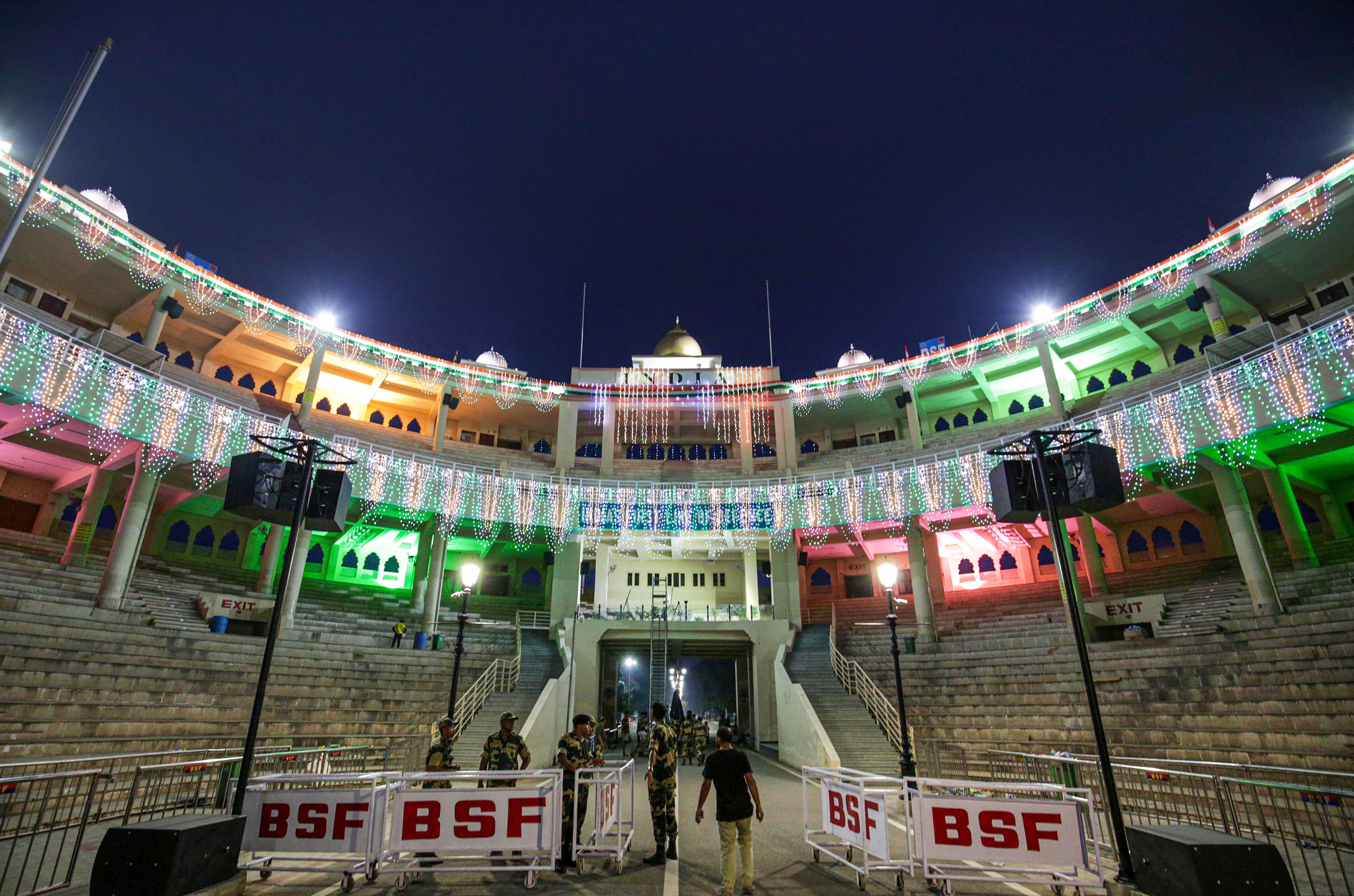 Independence Day: Wagah border immersed in patriotism, people chant 'Bharat Mata ki Jai'