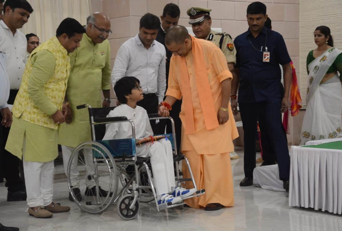 up governor anandiben tied rakhi to cm yogi, story in photos