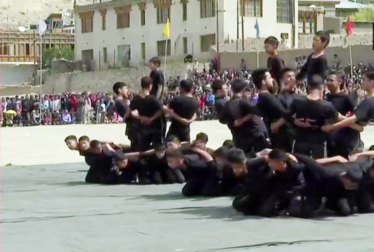 Governor Satya Pal Malik unfurls the national flag at Sher-i-Kashmir stadium Jammu Kashmir