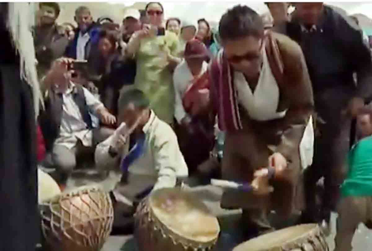 Governor Satya Pal Malik unfurls the national flag at Sher-i-Kashmir stadium, latest visual