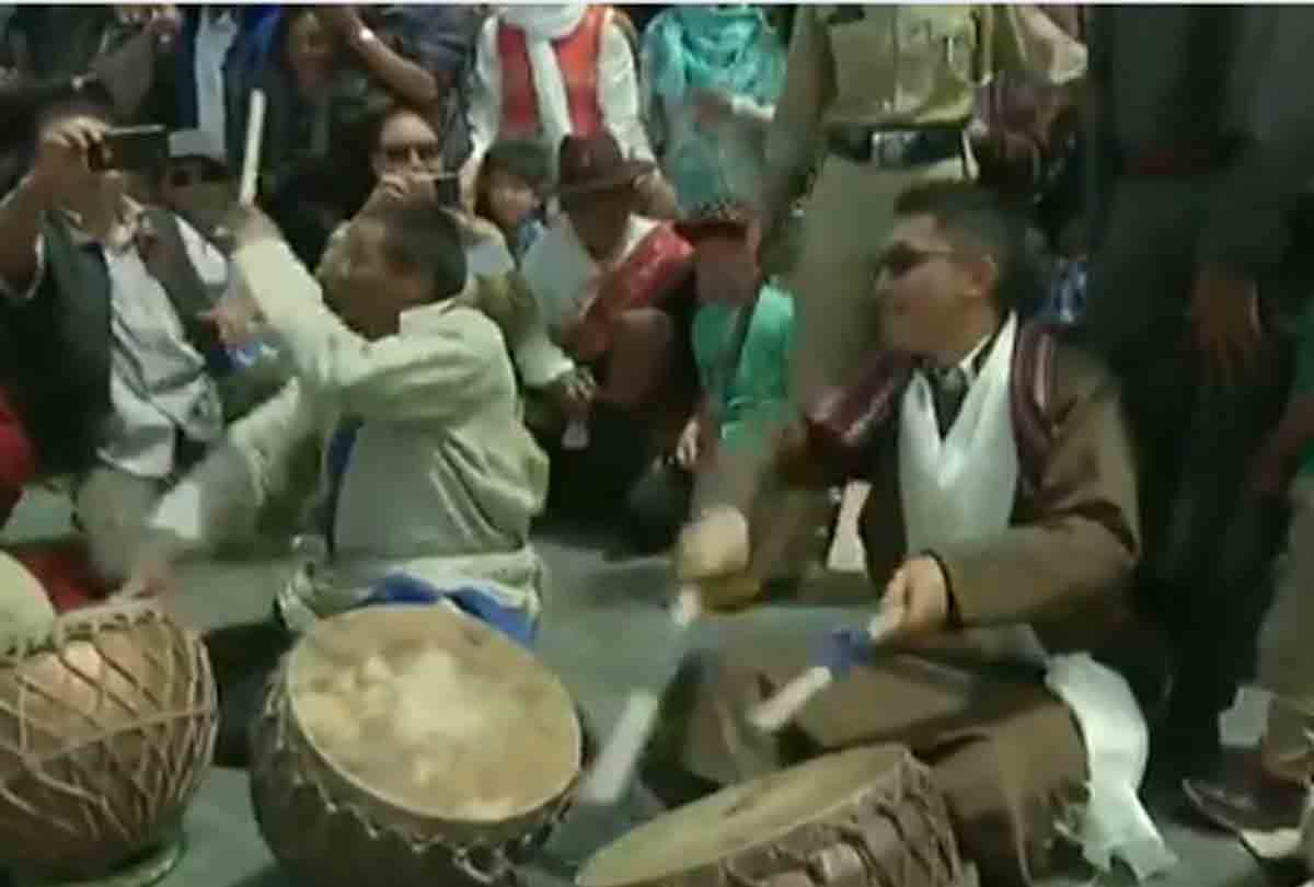 Governor Satya Pal Malik unfurls the national flag at Sher-i-Kashmir stadium, latest visual