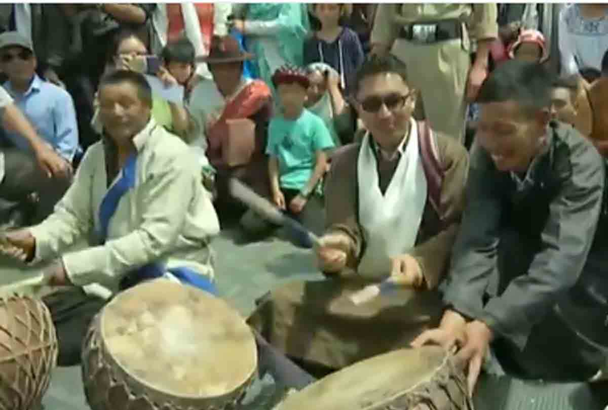 Governor Satya Pal Malik unfurls the national flag at Sher-i-Kashmir stadium, latest visual