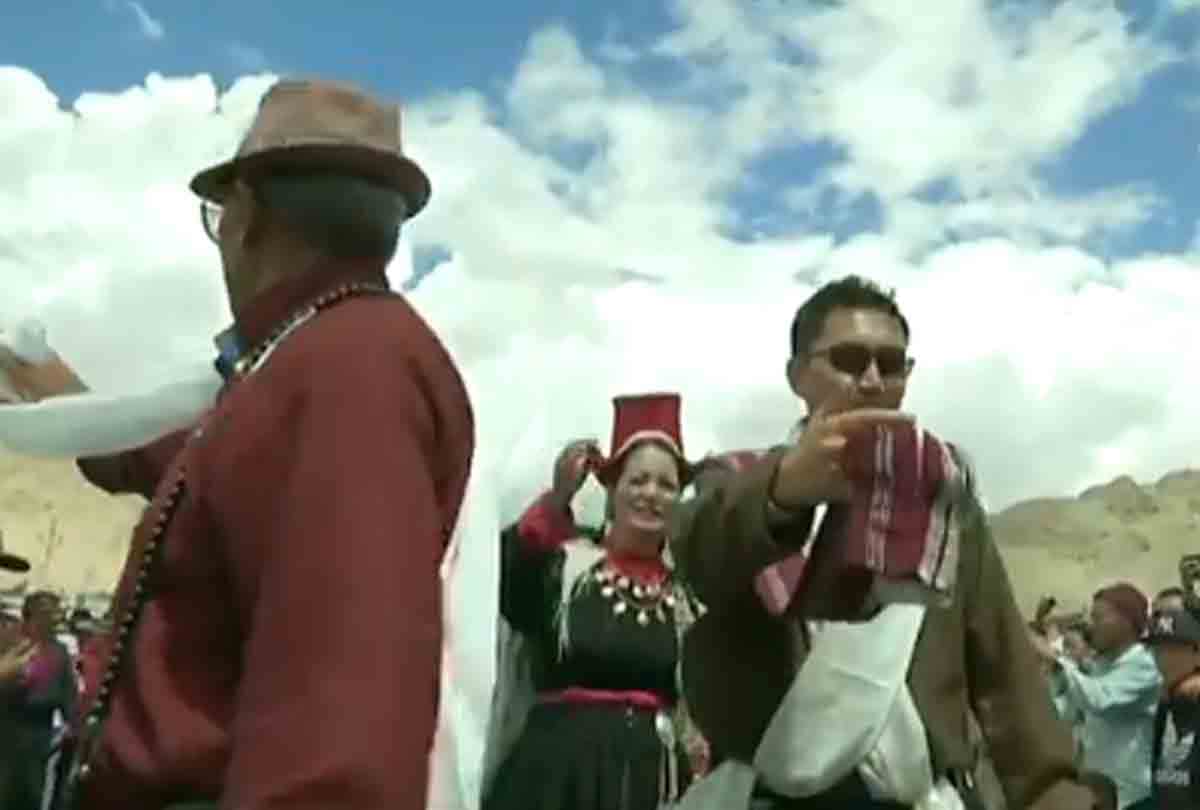 Governor Satya Pal Malik unfurls the national flag at Sher-i-Kashmir stadium, latest visual