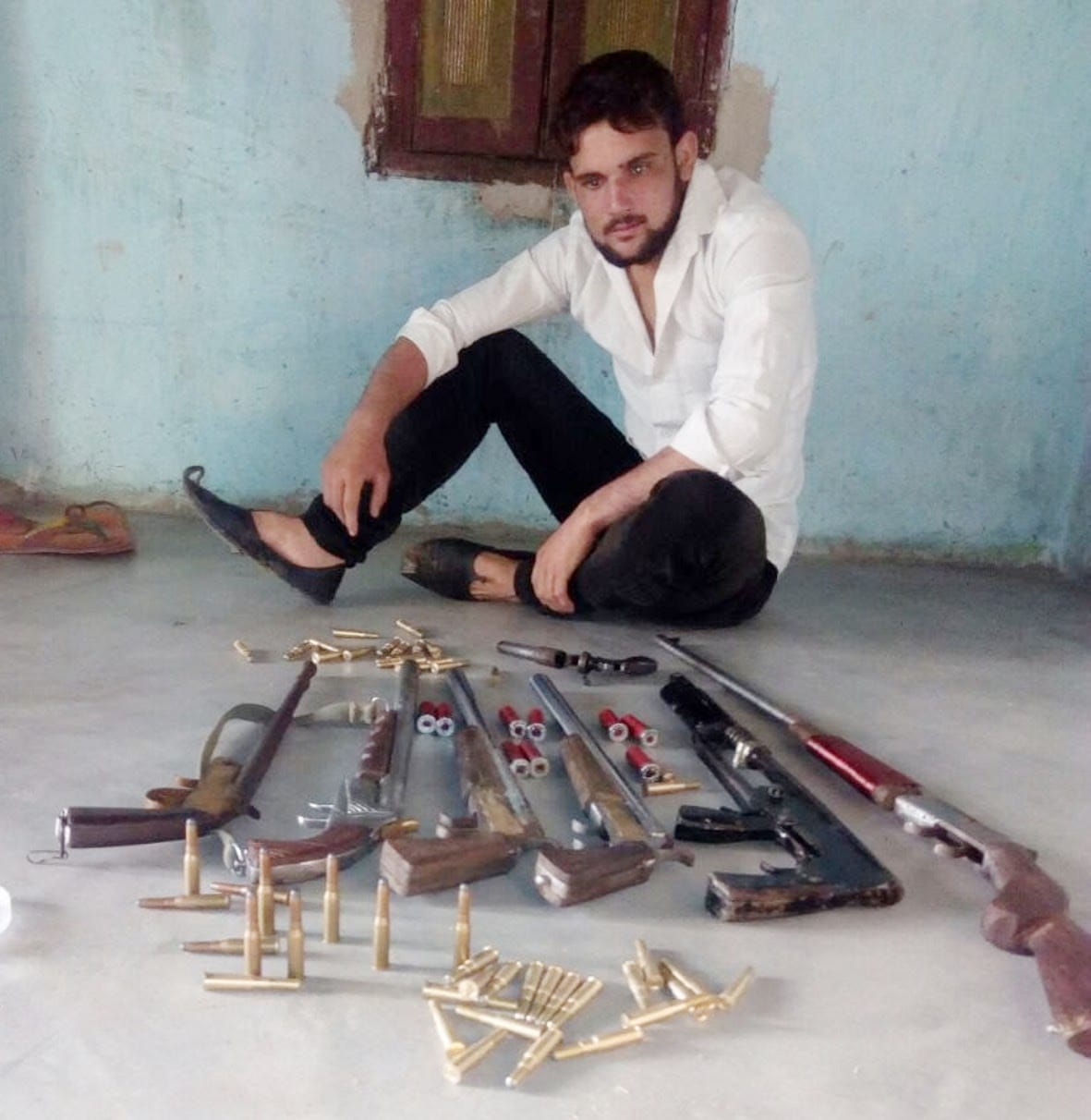 Photo taken with grenade in hand, police detained