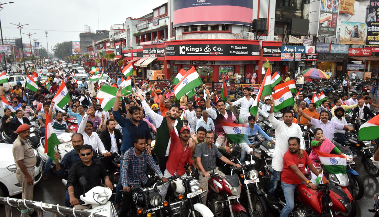 Maa Tujhe Pranam: Urban gathered in bike rally with Deshrag
