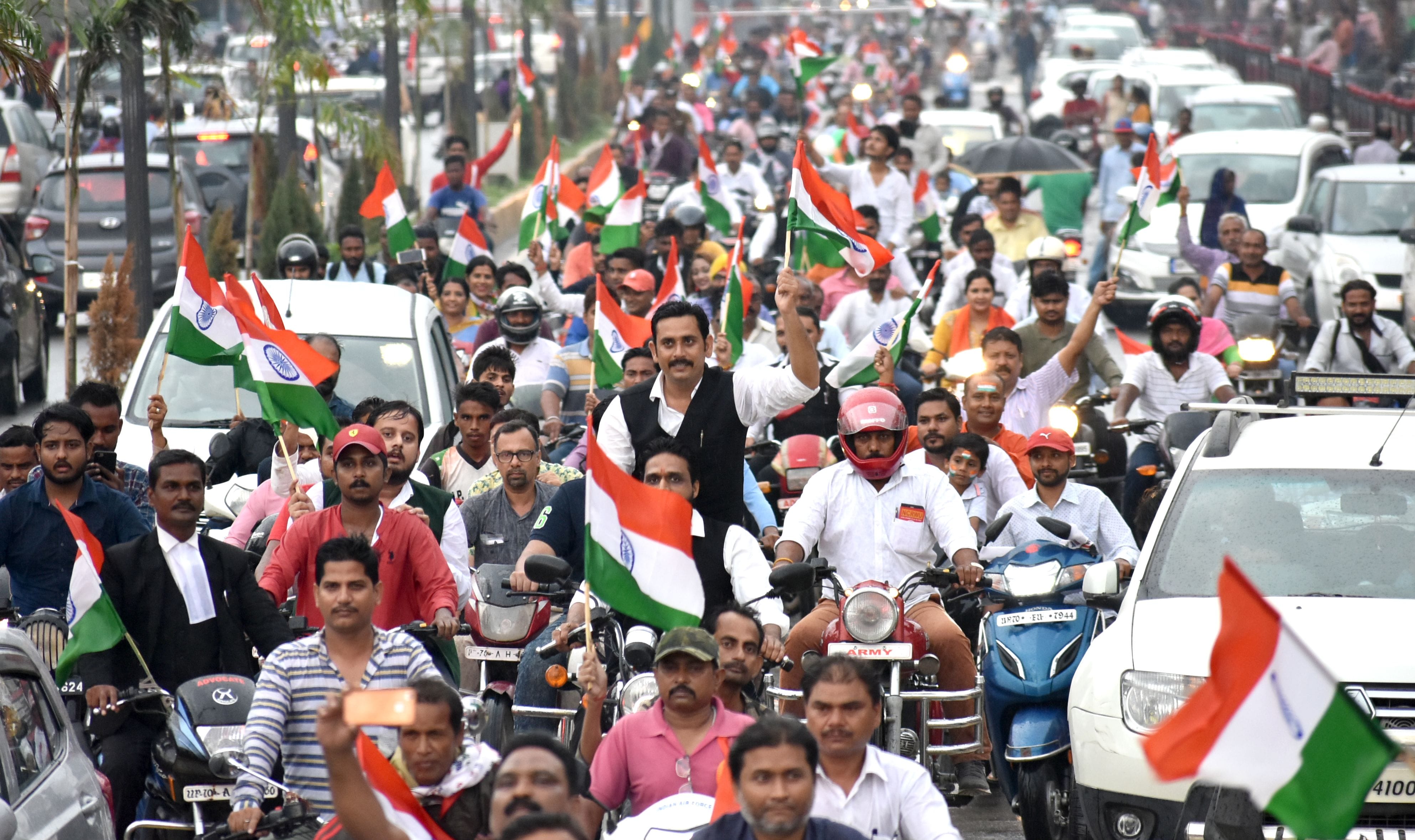 Maa Tujhe Pranam: Urban gathered in bike rally with Deshrag