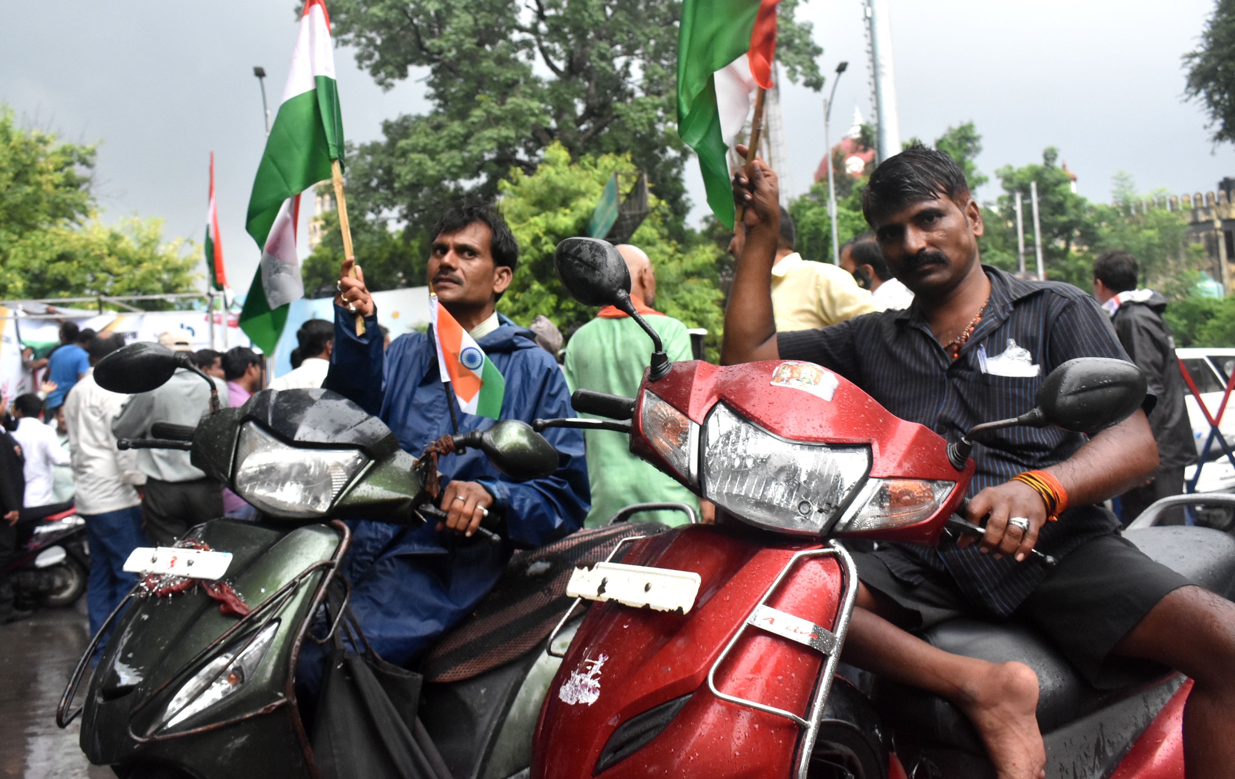 Maa Tujhe Pranam: Urban gathered in bike rally with Deshrag