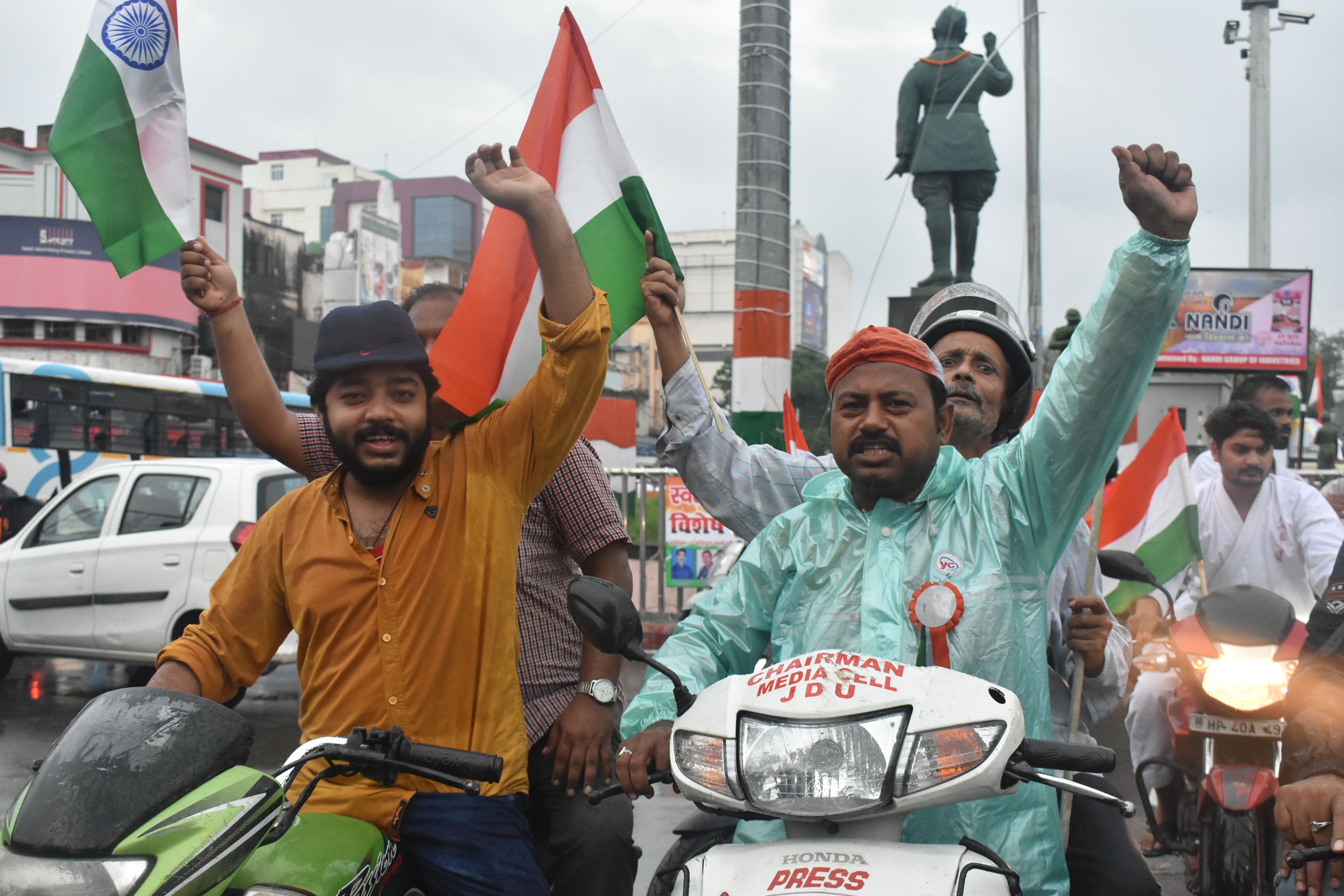 Maa Tujhe Pranam: Urban gathered in bike rally with Deshrag