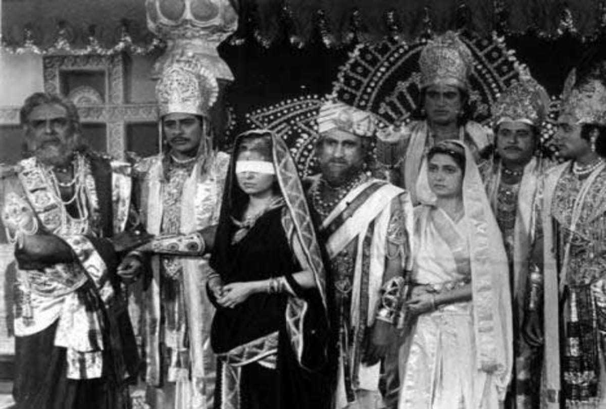 known about death of kunti dhritrashta and gandhari