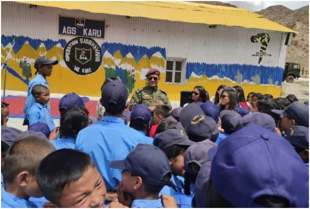 MS Dhoni Plays Cricket With Kids In Leh, Photos goes viral