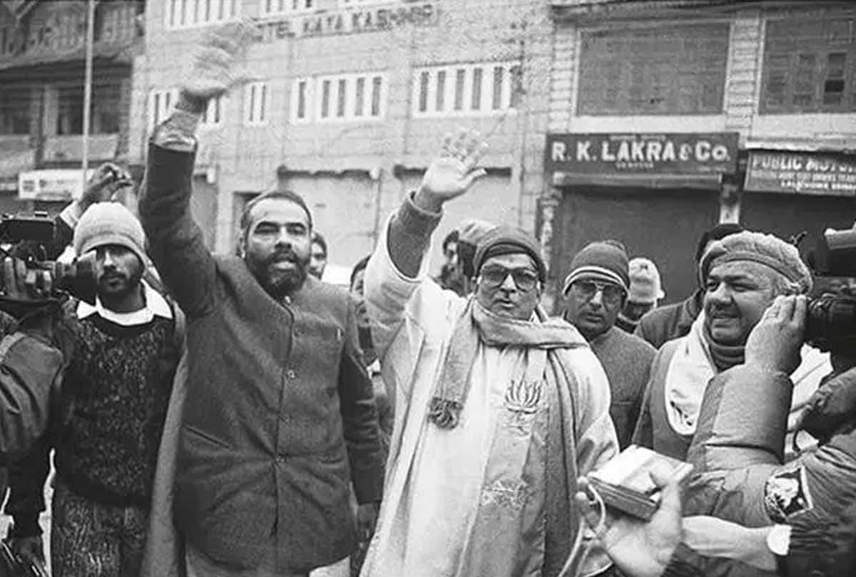 Pm Narendra Modi Hosted Flag On Lal Chowk Srinagar Jammu Kashmir In Year 1992