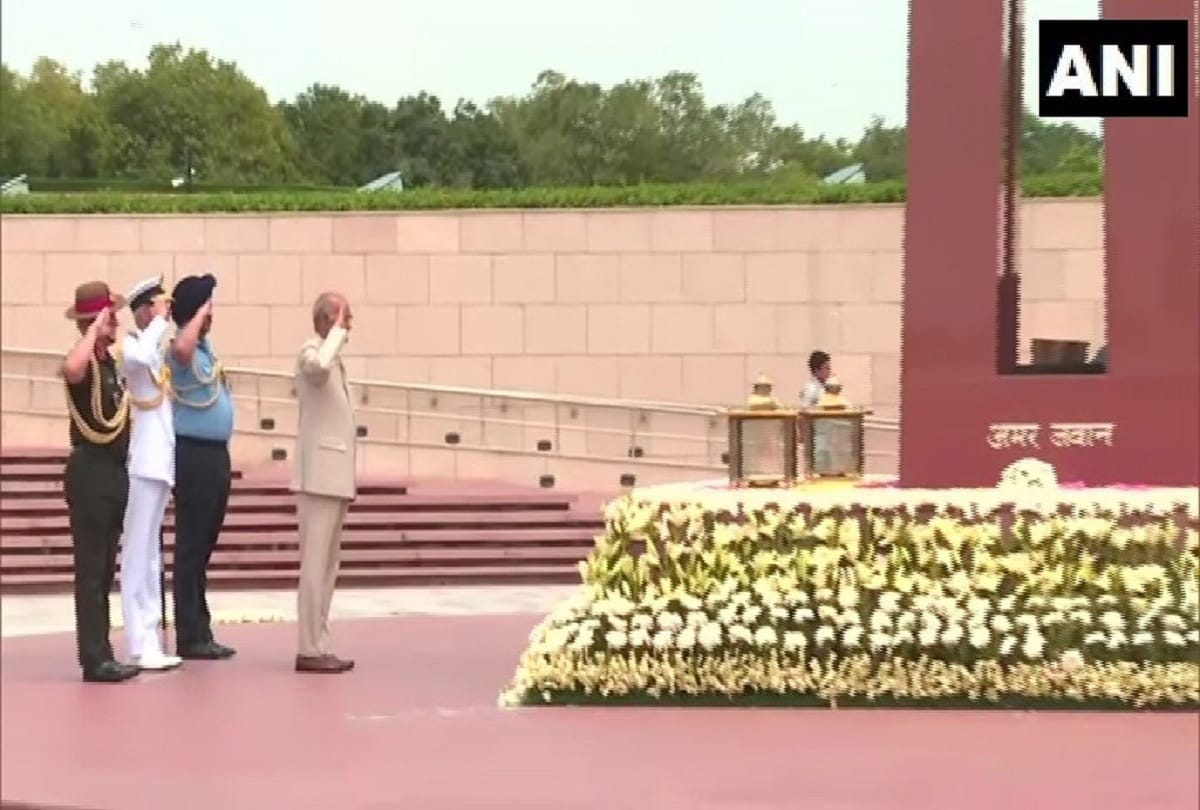 President Kovind three Service Chiefs and Minister Rajnath Singh at National War Memorial