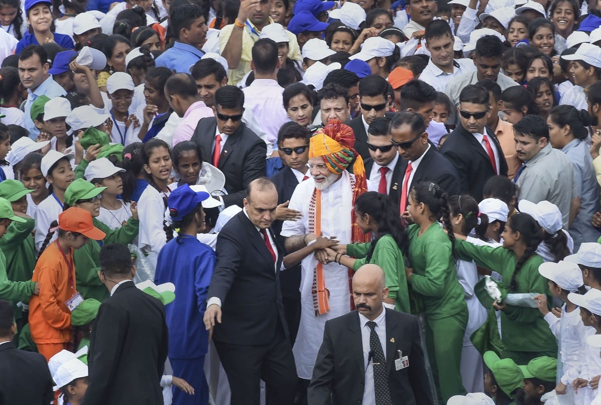 Children pick up garbage after Independence Day celebrations at Red Fort