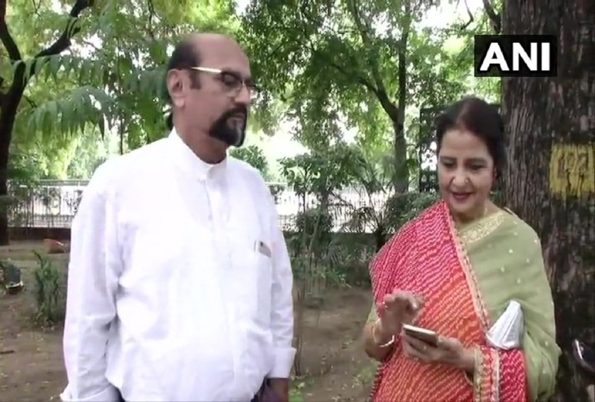 Rakhi sister of  PM  Modi Qamar Mohsin Shaikh tied rakhi to pm modi