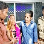 अपने बेटे के साथ शांति तड़वी