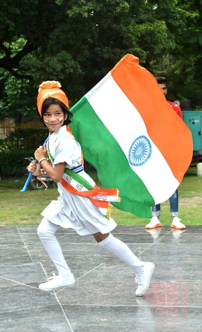 Amar Ujala Bareilly sang national anthem at 16 places simultaneously