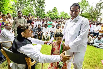 akhilesh yadav celebrate rakshabandhan with sisters