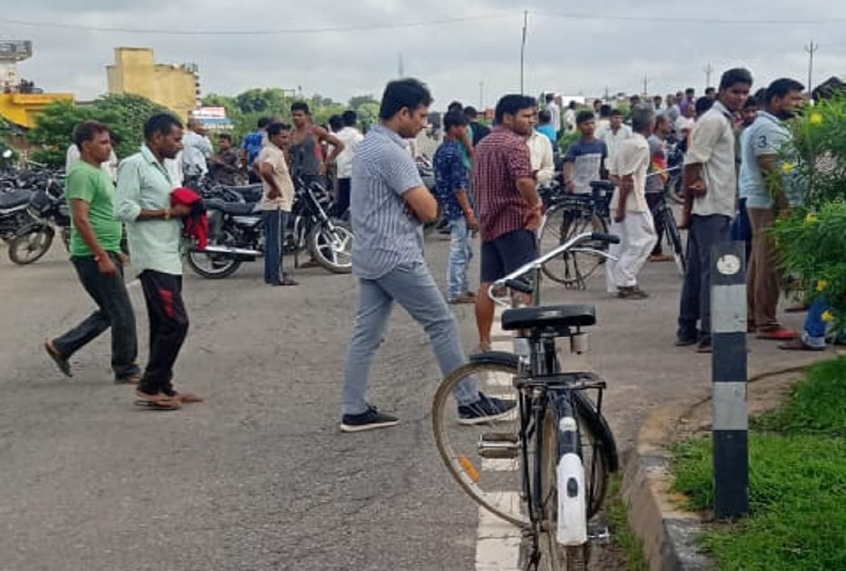 Aligarh school student died in a road accident by over speeding car
