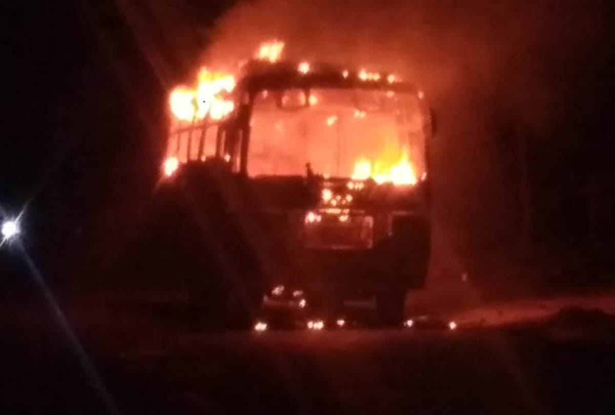 fire caught in bus on agra lucknow expressway in Mainpuri