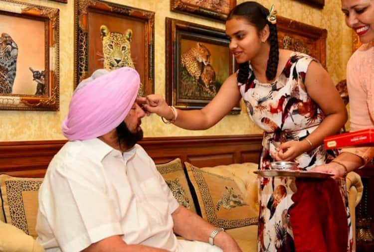 Punjab CM Captain Amrinder Singh Celebrates Rakshabandhan with Shaheed Soldiers Daughters