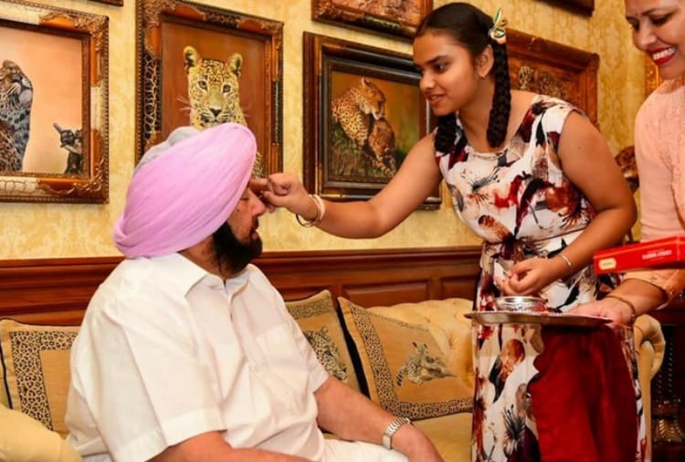 Punjab CM Captain Amrinder Singh Celebrates Rakshabandhan with Shaheed Soldiers Daughters