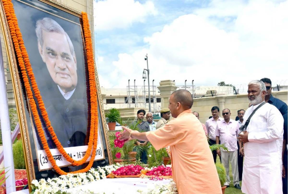 cm will install 25 feet tall atal bihari vajpayee statue in up