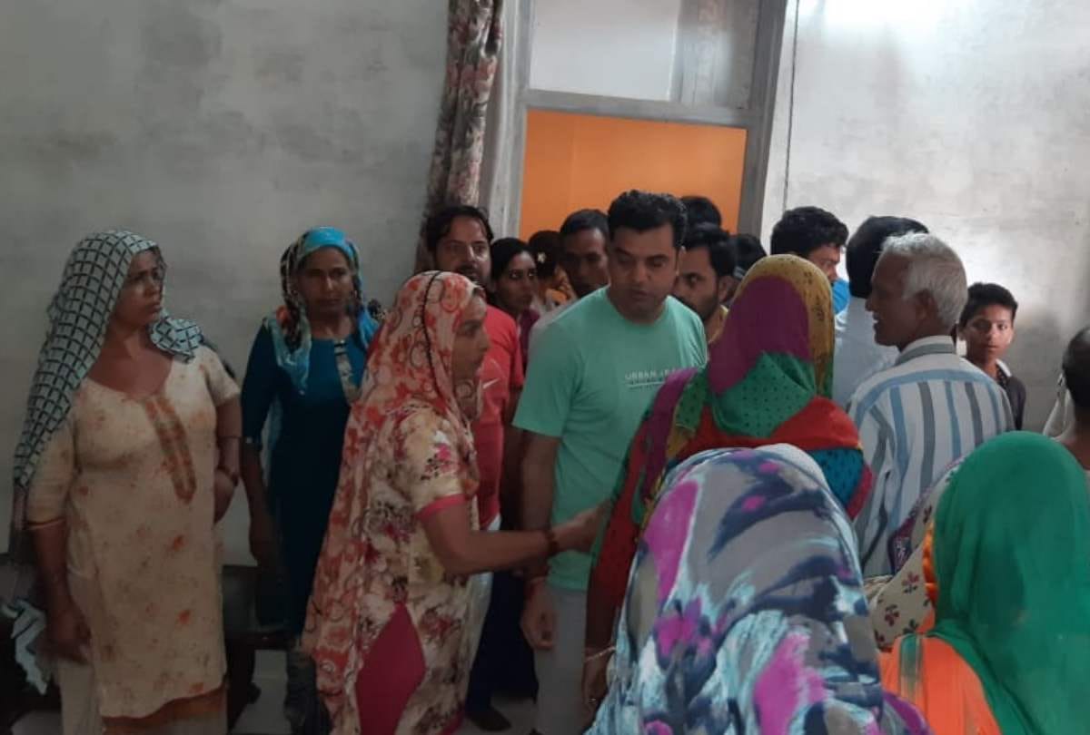 Theft in Faridabad house family members and pet dog fainted by thiefs