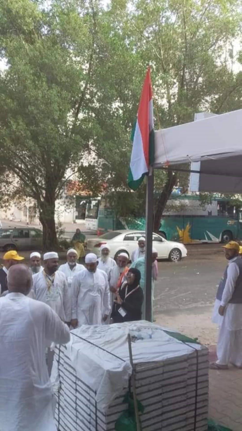 independence day 2019 Haj pilgrims from Haridwar waved national flag in Saudi Arabia
