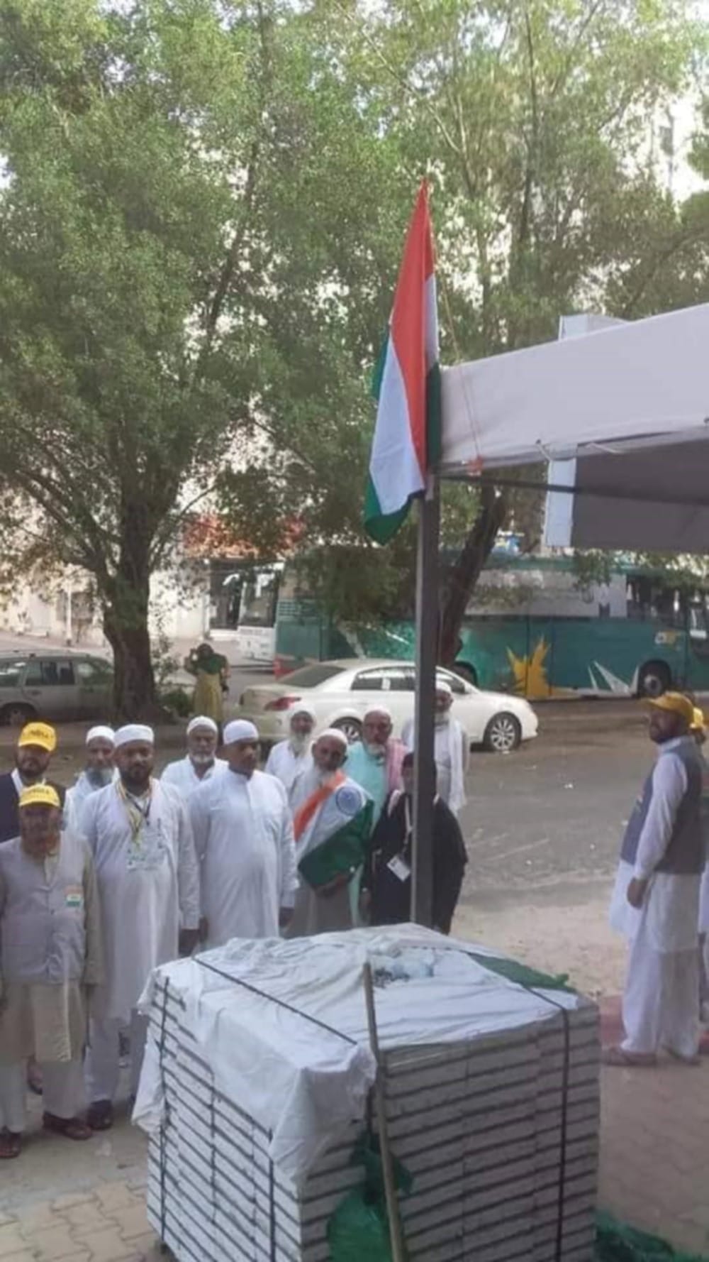 independence day 2019 Haj pilgrims from Haridwar waved national flag in Saudi Arabia
