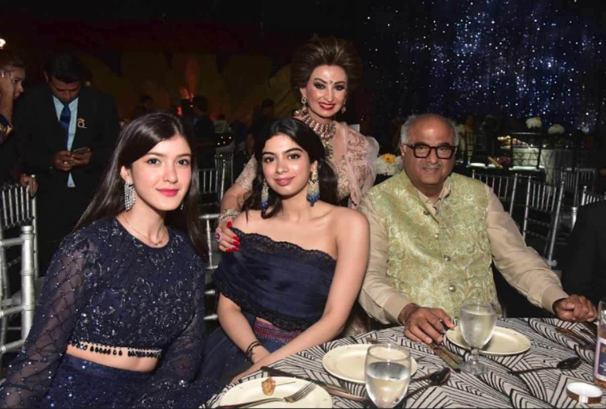 khushi kapoor shanaya kapoor attend rakhee punjabi son wedding with boney kapoor